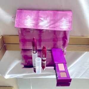 Clinique 14 Strawberry Fudge Duo eyeshadow 2 sml chubby sticks + med makeup bag.